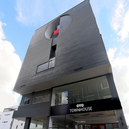 Super Townhouse Reva College University Yelahanka المظهر الخارجي الصورة