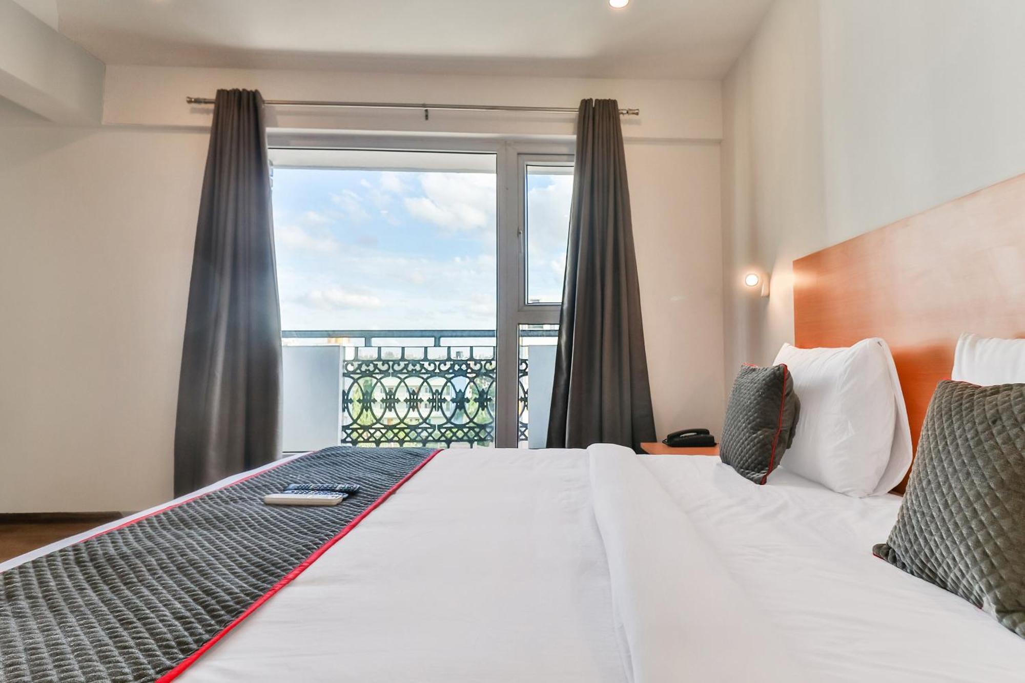 Super Townhouse Reva College University Yelahanka المظهر الخارجي الصورة