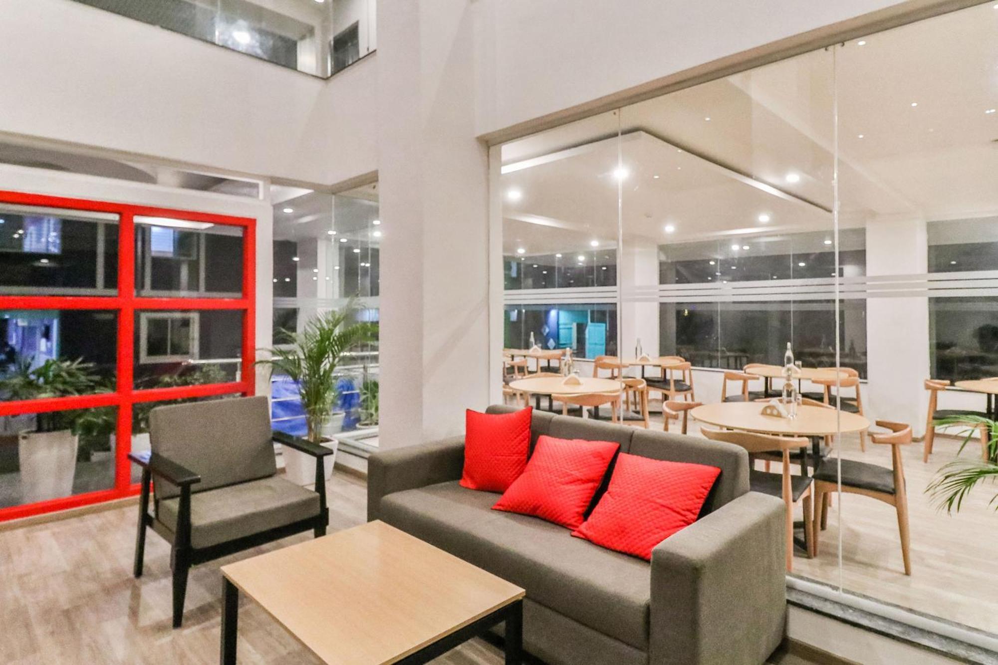 Super Townhouse Reva College University Yelahanka المظهر الخارجي الصورة