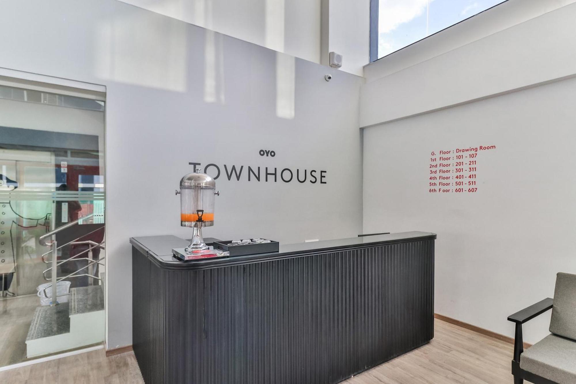 Super Townhouse Reva College University Yelahanka المظهر الخارجي الصورة